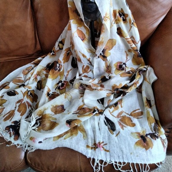 H & M 79" X 31" Fall Leaves Scarf - Picture 1 of 1